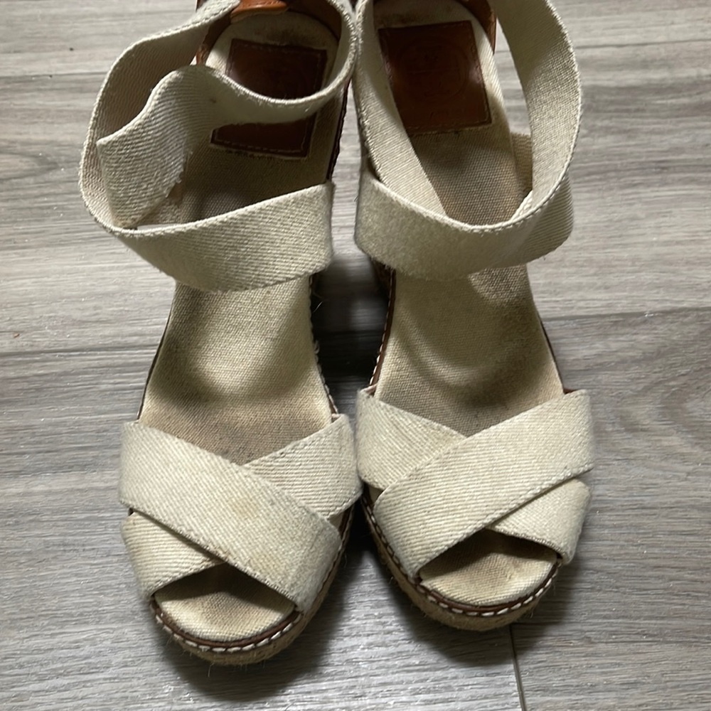Cream color Tory Burch Sandals. Has some dirt on them from normal wear.